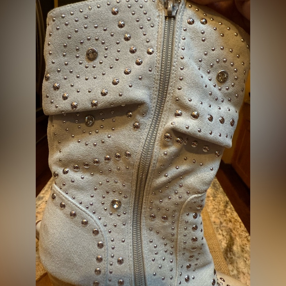 Very G Studded Cream  Heeled Boots - NWOT. 9.5 - Picture 5 of 12